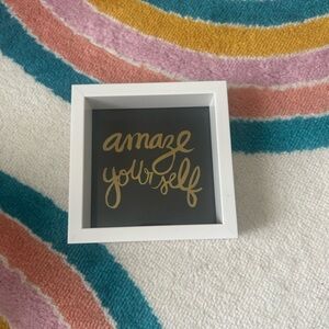 Inspiring Gold and Black Wall Decor